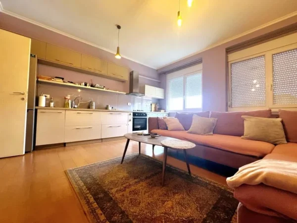 Tirane, shitet apartament 2+1 , 112 m² (Liqeni)