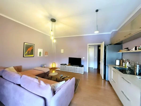 Tirane, shitet apartament 2+1 , 112 m² (Liqeni)