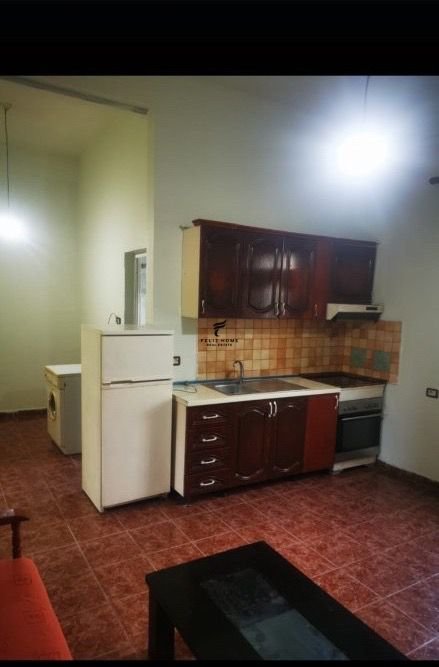 Tirane, jepet me qera apartament 1+1+Ballkon Kati 1, 55 m² 300 € (JORDAN MISJA)