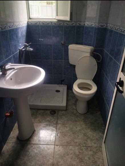 Tirane, jepet me qera apartament 1+1+Ballkon Kati 1, 55 m² 300 € (JORDAN MISJA)