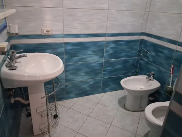 Tirane, jepet me qera apartament 1+1+Aneks+Ballkon Kati 6, 75 m² 600 € (qender)