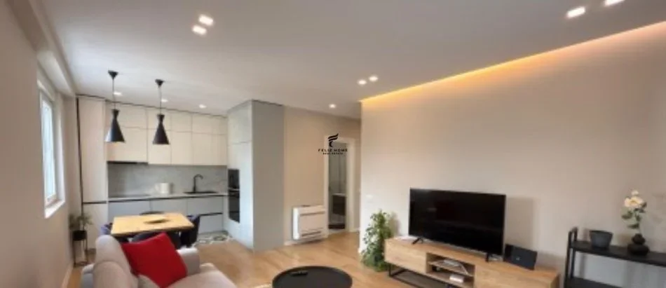 Tirane, jepet me qera apartament 2+1 Kati 4, 80 m² 650 € (KOMUNA E PARISIT)