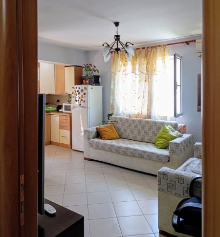 Tirane, jepet me qera apartament 1+1+Ballkon Kati 4, 65 m² 350 € (VASIL SHANTO)