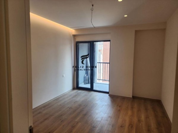 Tirane, jepet me qera zyre Kati 6, 93 m² 500 € (JORDAN MISJA)
