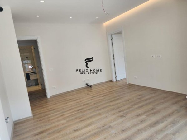 Tirane, jepet me qera zyre Kati 6, 93 m² 500 € (JORDAN MISJA)