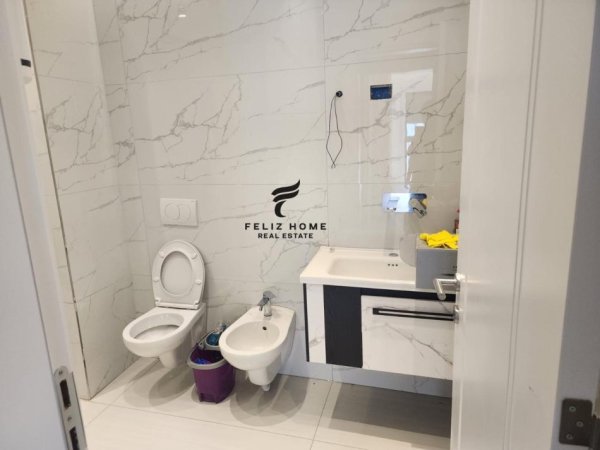 Tirane, jepet me qera zyre Kati 6, 93 m² 500 € (JORDAN MISJA)
