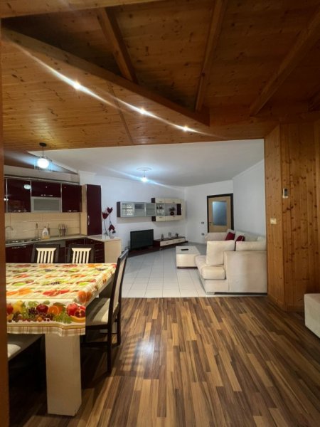 Tirane, jepet me qera apartament 2+1+Aneks+Ballkon Kati 3, 550 € (yzberisht)