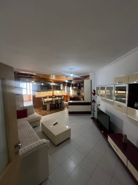 Tirane, jepet me qera apartament 2+1+Aneks+Ballkon Kati 3, 550 € (yzberisht)