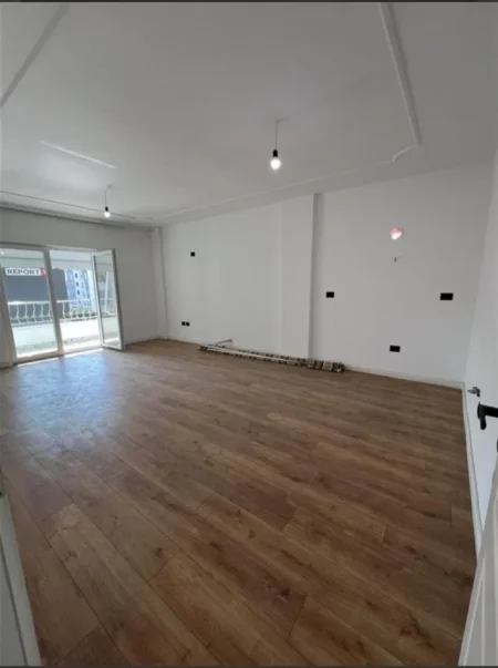 Tirane, shitet apartament 2+1+Ballkon Kati 3, 101 m² 167.000 € 