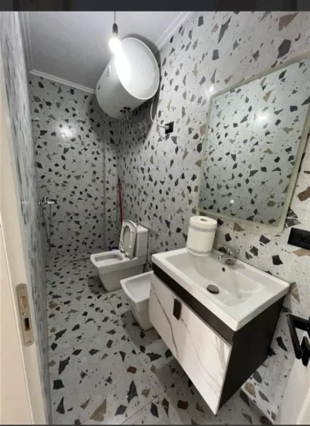 Tirane, shitet apartament 2+1+Ballkon Kati 3, 101 m² 167.000 € 