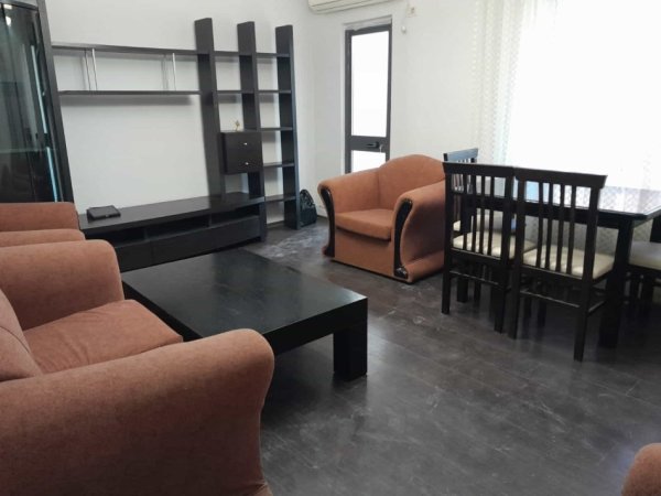 Tirane, jepet me qera apartament 2+1 Kati 2, 90 m² 600 € (myslym shyri)