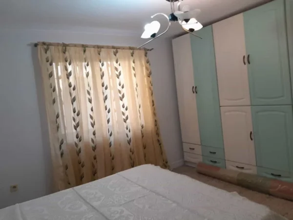 Tirane, jepet me qera apartament 2+1 Kati 2, 90 m² 600 € (myslym shyri)