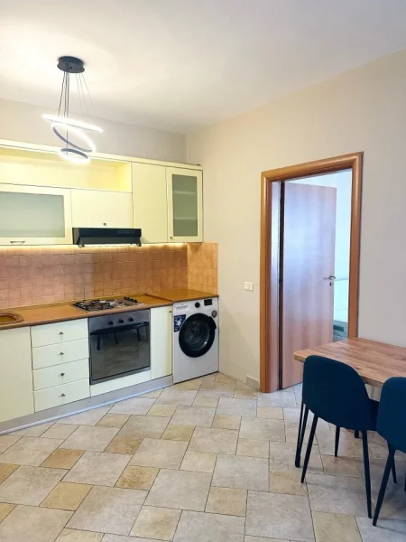 Tirane, jepet me qera apartament 1+1 Kati 15, 60 m² 550 € (Qendër)