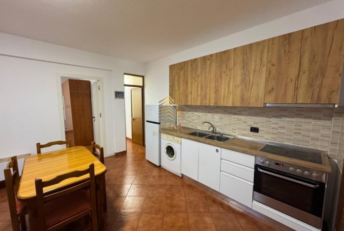 Tirane, jepet me qera apartament 1+1+Ballkon Kati 1, 70 m² 350 € (Rruga Pjetër Budi – pranë Big Market)