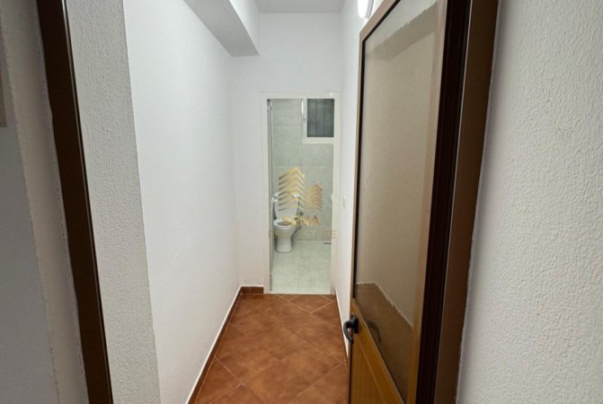 Tirane, jepet me qera apartament 1+1+Ballkon Kati 1, 70 m² 350 € (Rruga Pjetër Budi – pranë Big Market)