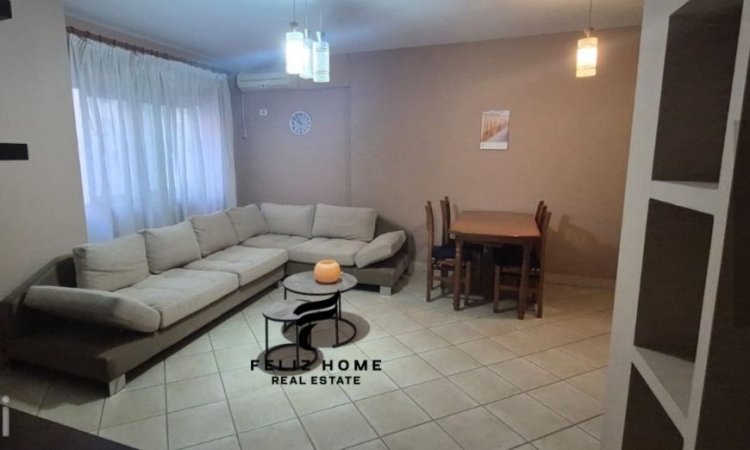 Tirane, jepet me qera apartament 2+1+Ballkon Kati 5, 95 m² 700 € (21 DHJETORI)