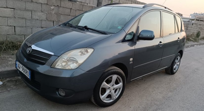 Tirane, shitet makine Toyota Corola Verso Nafte, blu e errët Kondicioner 297.000 km 2.300 €