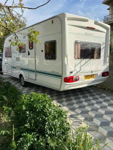 Shitet Caravan Swift Challenger model Zvicerian 4000 €
