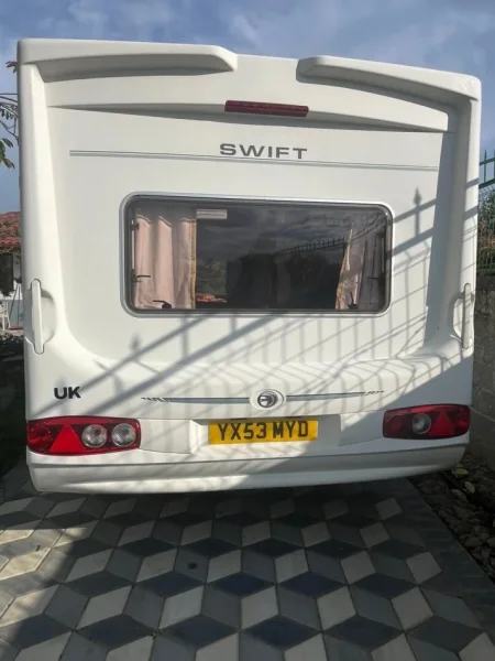 Shitet Caravan Swift Challenger model Zvicerian 4000 €