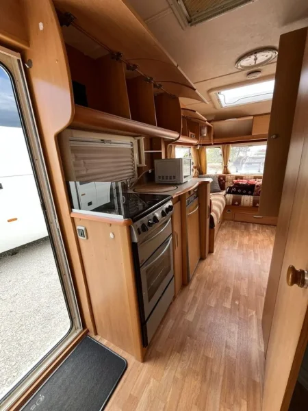 Shitet Caravan Swift Challenger model Zvicerian 4000 €