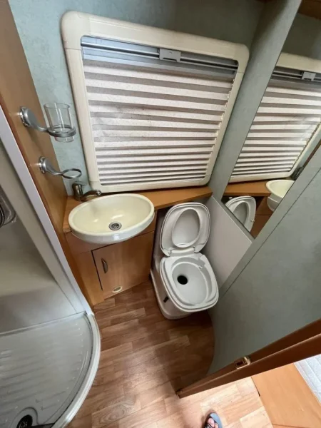 Shitet Caravan Swift Challenger model Zvicerian 4000 €