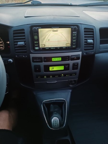 Tirane, shitet makine Toyota Corola Verso Nafte, blu e errët Kondicioner 297.000 km 2.300 €