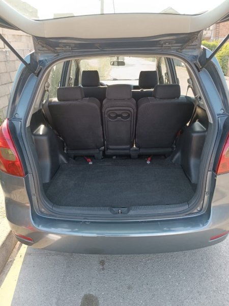 Tirane, shitet makine Toyota Corola Verso Nafte, blu e errët Kondicioner 297.000 km 2.300 €