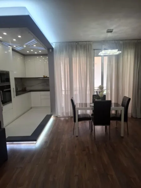 Tirane, jepet me qera apartament 2+1 Kati 3, 75 m² (Astir)