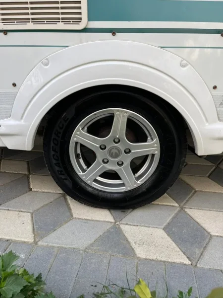 Shitet Caravan Swift Challenger model Zvicerian 4000 €