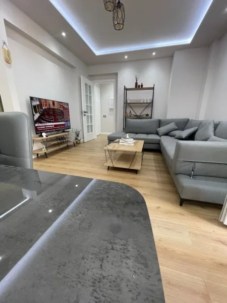 Tirane, jepet me qera apartament 2+1+Ballkon Kati 11, 120 m² 850 € (Perball Delijorgjit)