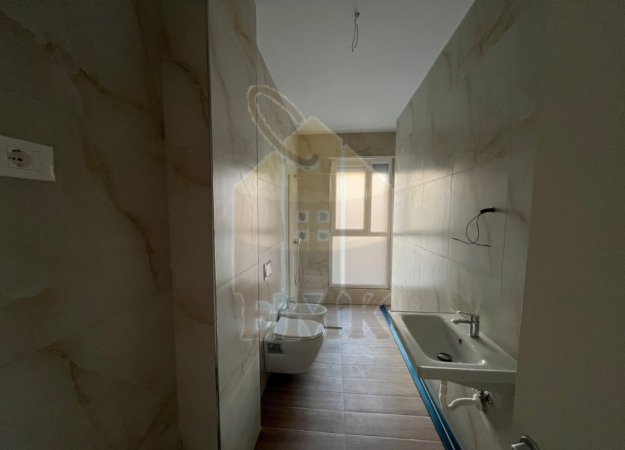 Tirane, jap me qera apartament 1+1+Ballkon Kati 2, 67 m² 650 € (Rruga Don Bosko, Tirana Trio Tower)