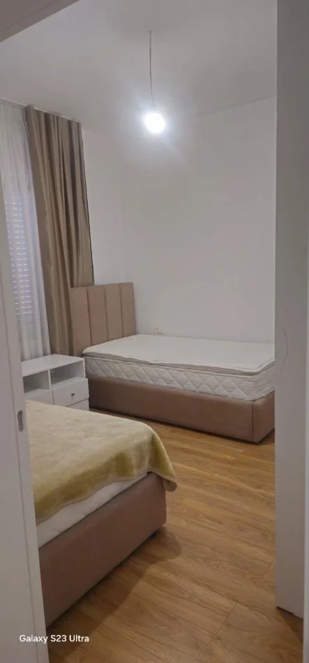 Shqiperi, jepet me qera apartament 2+1+Ballkon Kati 1, 85 m² 600 € (21 Dhjetori)