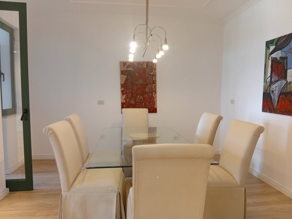 Tirane, jepet me qera apartament 2+1+Aneks+Ballkon Kati 8, 140 m² 1.800 € (Ish Bllok prane Gardes)