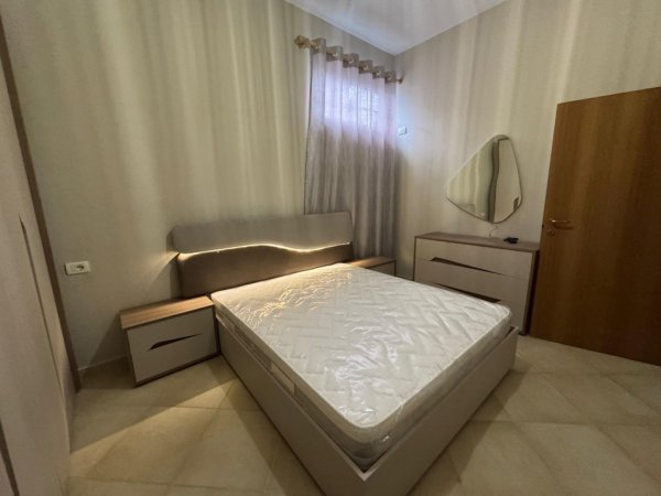 Tirane, jepet me qera apartament 2+1 Kati 0, 75 m² 300 € (Muahemt deliu)