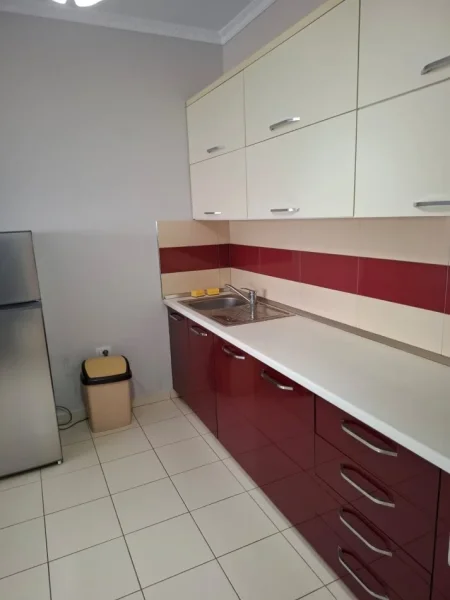 Tirane, jepet me qera apartament 1+1 Kati 3, 69 m² 420 € (Rruga Kristo Pano)