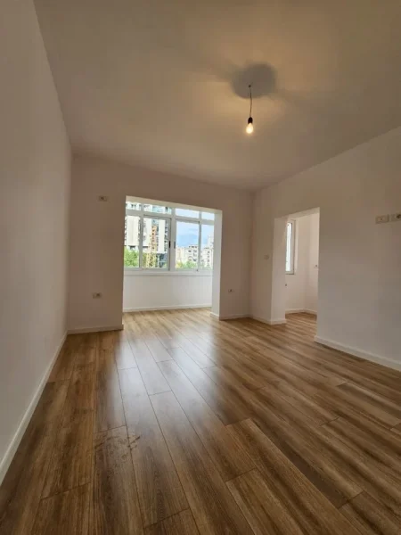 Tirane, jepet me qera garsonier 1+1 Kati 4, 31 m² 93.000 € (Te Posta ne Qender)