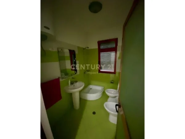 Tirane, shes apartament 2+1 Kati 4, 114 m² 105.000 € (kamez)