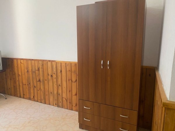 Tirane, jepet me qera 2+1 Kati 1, 70 m² 350 € 