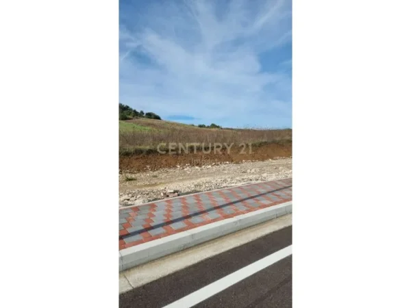 Tirane, shes toke , 30.000 m² 2.220.000 € (yzberisht)