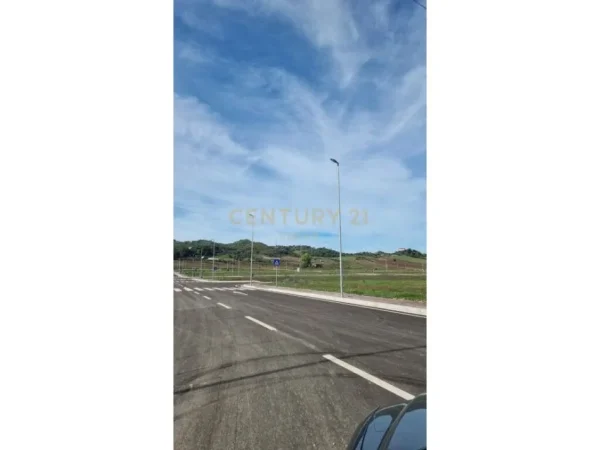 Tirane, shes toke , 30.000 m² 2.220.000 € (yzberisht)