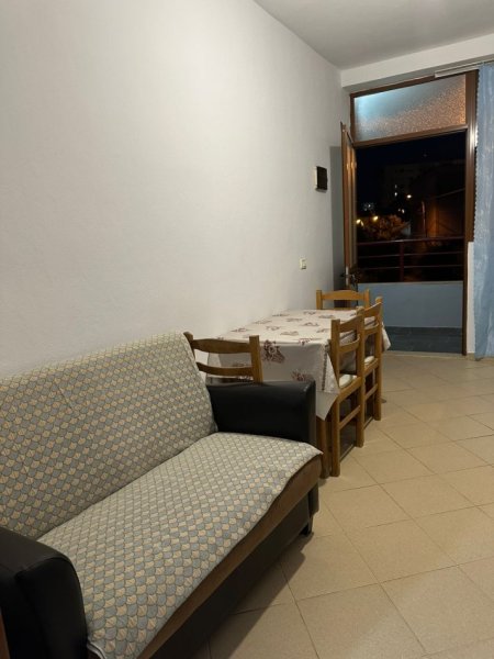 Tirane, jepet me qera Vile 1+1+Ballkon Kati 2, 63 m² 35.000 ALL (Rruga Don Bosko)