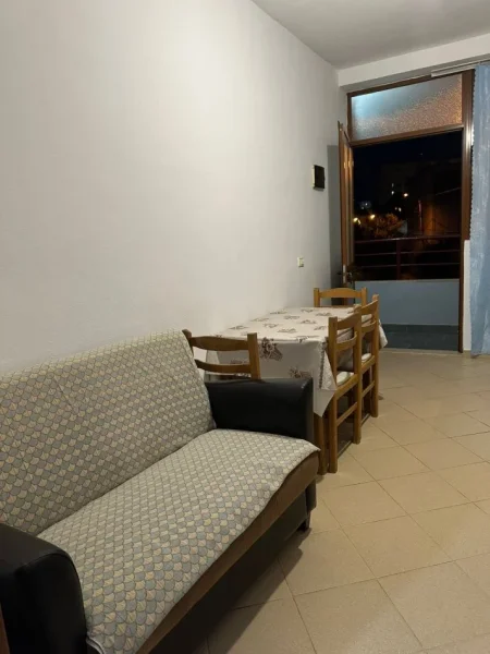 Tirane, jepet me qera Vile 1+1+Ballkon Kati 2, 63 m² 35.000 ALL (Rruga Don Bosko)