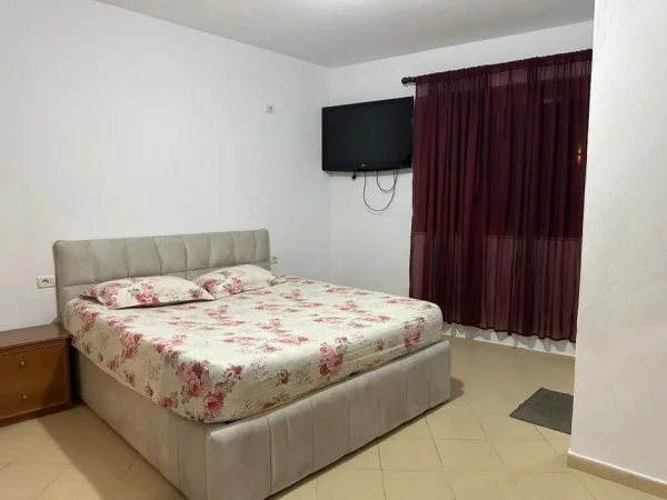 Tirane, jepet me qera Vile 1+1+Ballkon Kati 2, 63 m² 35.000 ALL (Rruga Don Bosko)