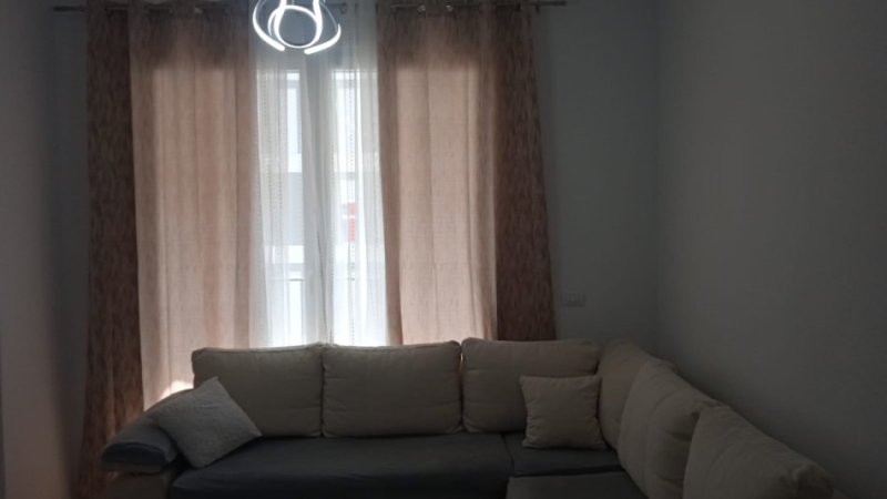 Tirane, jepet me qera apartament 1+1 Kati 5, 65 m² 350 € (Univers City)