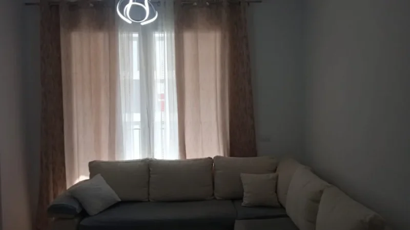 Tirane, jepet me qera apartament 1+1 Kati 5, 65 m² 350 € (Univers City)