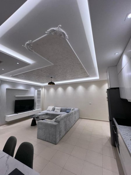 Tirane, jepet me qera apartament 2+1+Aneks+Ballkon Kati 5, 105 m² 700 € (Bulevardi i Ri, Stacioni i Trenit)