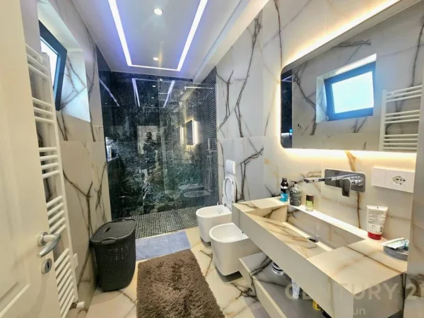 Tirane, shes Vile , 404 m² 700.000 € (Qendra Tregtare TEG)