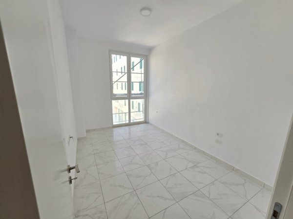 Tirane, jepet me qera apartament 3+1+Aneks+Ballkon Kati 2, 110 m² 1.000 € (Mbrapa sq21 jepet per zyra)