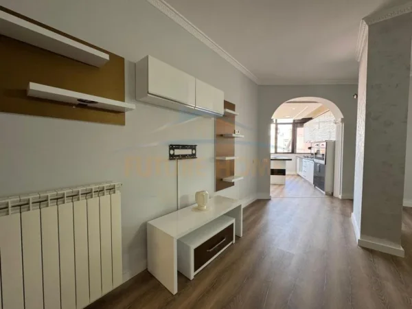 Prane Kazazit, shitet apartament 2+1+Ballkon Kati 6, 150 m² 155.000 € (Durres)