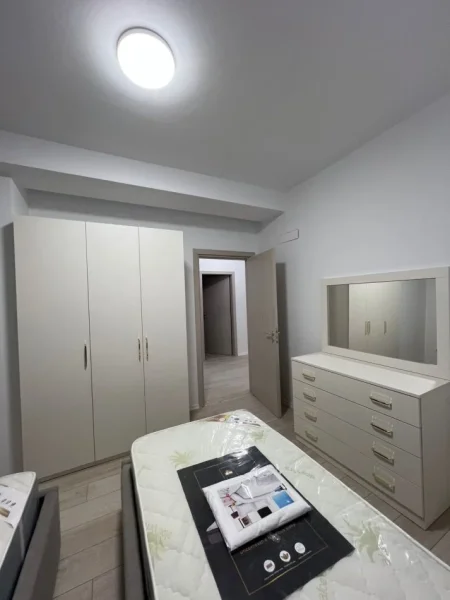 Tirane, jepet me qera apartament 2+1 Kati 9, 100 m² 600 € (astir)